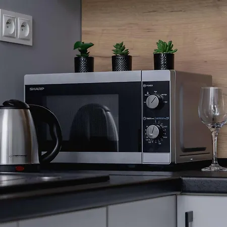 Partyzantow Monochrome & Modern In By Renters Appartement *