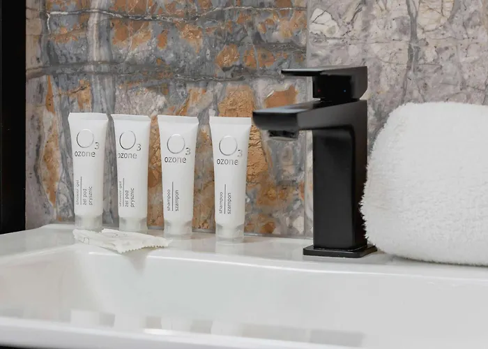 아파트 Partyzantow Monochrome & Modern In By Renters *