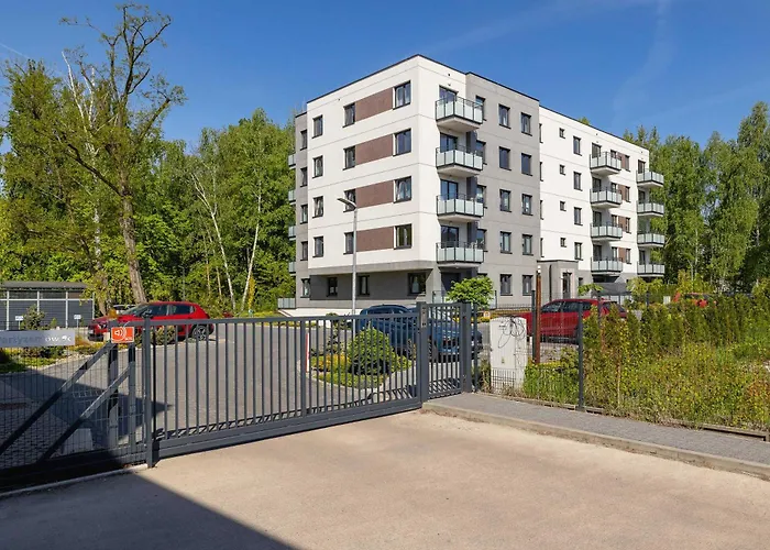 Partyzantow Monochrome & Modern In By Renters 아파트 *